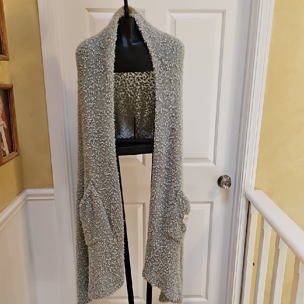 Demdaco Sage GIVING SHAWL With Pockets 27”w X 70”L